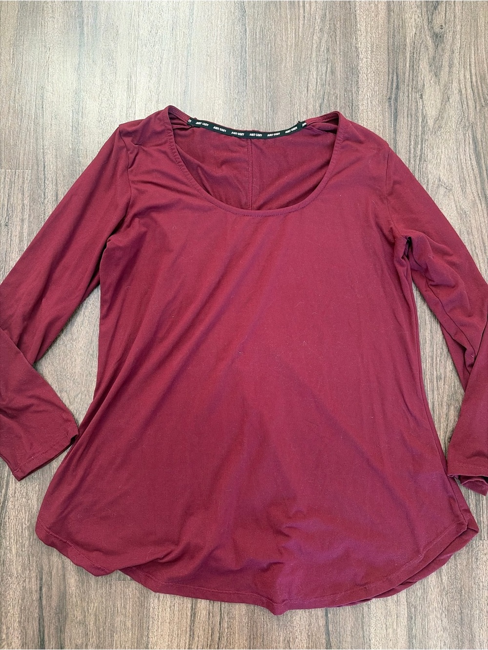 Women's Scoop Neck Long Sleeve Tee - Burgundy